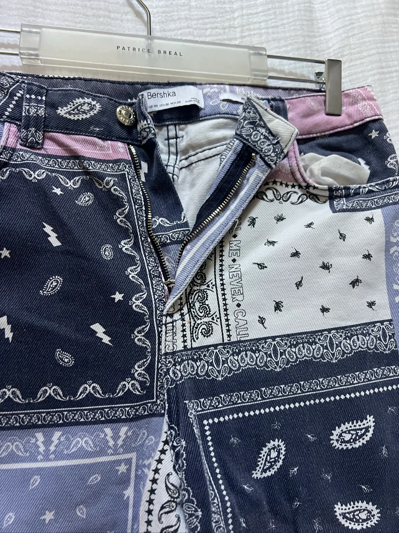 Calça com estampa roxa rosa e branca – photo 5